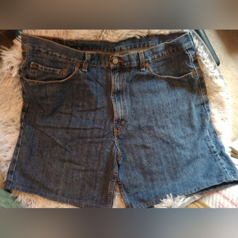 Mens Vintage Levi Shorts 550 Relaxed Fit Medium Wash.